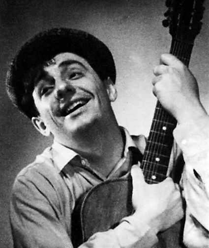 В роли Лещева в спектакле «Товарищ романтик»