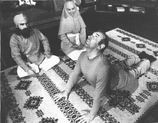 Йоги помогают Виктору Корчному. «Йоги сразу взялись за дело, и в группе поддержки Карпова это почувствовали. Удивительные происходили вещи, а ведь мои помощники ничего в шахматах не понимали»