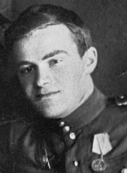 «Мы пехотинцами были, сперва драпали, потом отступали (это разница!) и, наконец, немцев сдерживали»