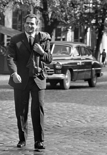 «Мне больше тот Киев нравился. Когда за границу ездил, тяжело было: шум, машины гудят, а Киев был тихим... Когда возвращался, на Владимирскую горку шел, там, где в юности четыре дня провел, и так хорошо становилось — прекрасно!»