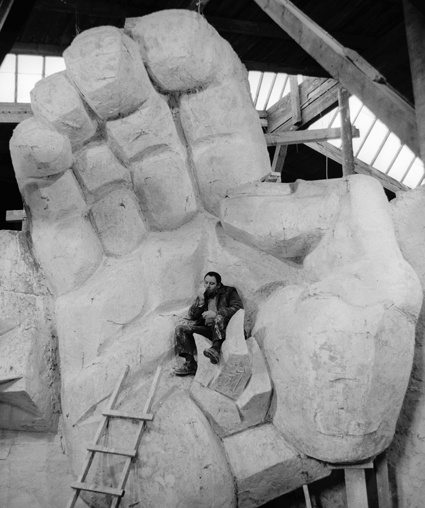 «Я очень тяжело и много работал и физически крепким был, несмотря ни на что. Держало упрямство: состояться хотелось, стать скульптором»