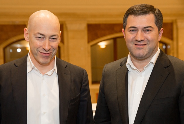 С Дмитрием Гордоном. «Какие у вас амбиции, Роман? Кем стать хотите?». — «С удовольствием премьер-министром два-три года поработал бы, сумасшедшие результаты показал бы»