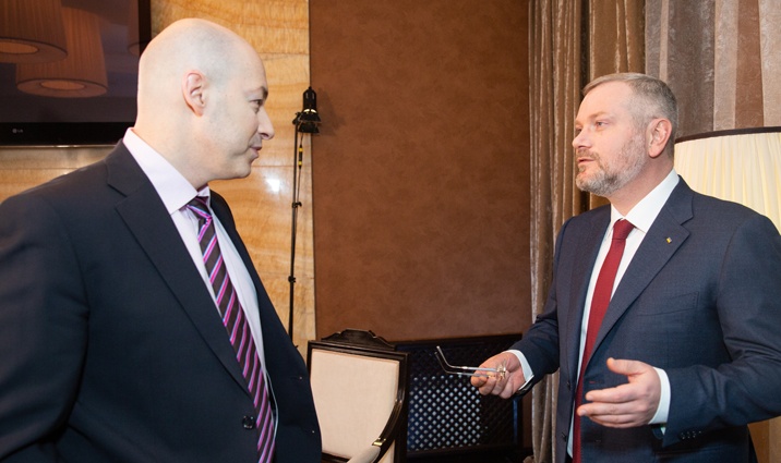 С Дмитрием Гордоном. «Я и Украину отлично знаю, и украинцев, и что им надо, понимаю. Мир нужен, зарплаты высокие, пенсии достойные, безопасность... Люди нормальной жизни хотят»