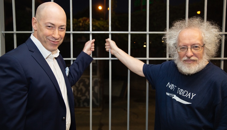 С Дмитрием Гордоном. «Вы до сих пор много пьете?». — «Я никогда не пью без причины, всегда — в компании. Бутылку вискаря могу уговорить легко»