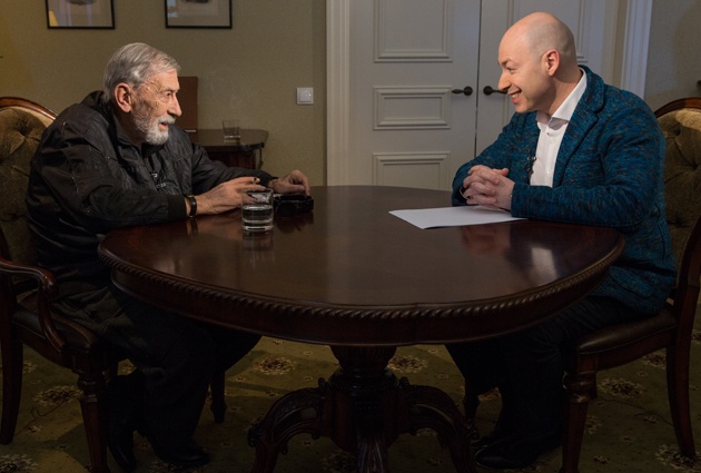 С Дмитрием Гордоном. «Я вообще считаю, что люди друг друга любить должны. Какое мы право друг друга ненавидеть имеем?» Фото Ростислава ГОРДОНА