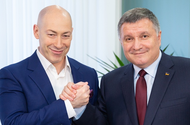 С Дмитрием Гордоном. «Счастлив я в те моменты, когда что-то получается, — ради них какое-то время несчастливым побыть можно»