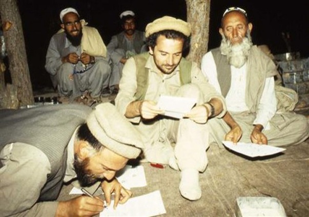 «Когда ты в новой культуре оказываешься, сначала как будто в своей живешь, а потом понимать начинаешь, что у нас и у них совершенно другое ощущение времени: то, что для нас — час, для них — сутки»