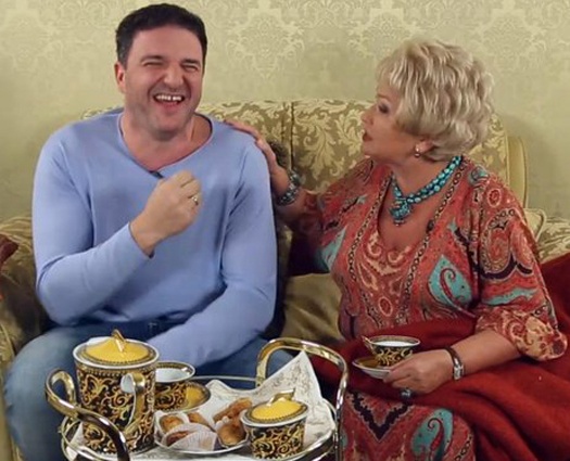 С зятем Максимом Виторганом. «Я, наверное, впервые за 16 лет вдовства почувствовала, что в семье мужское плечо появилось, — это ощущение защищенности очень приятное»