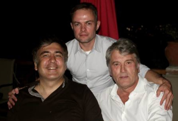 Между двумя экс-президентами Михеилом Саакашвили и Виктором Ющенко