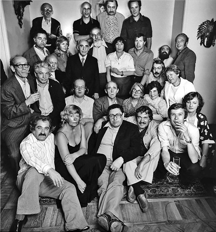 Цвет советской литературы и искусства: Владимир Войнович, Борис Мессерер, Фазиль Искандер, Булат Окуджава, Лев Копелев, Андрей Битов, Юрий Трифонов, Василий Аксенов, Виктор Ерофеев и другие, 1979 год