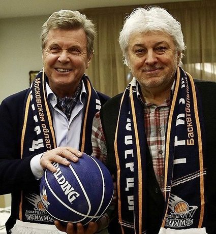 С Вячеславом Добрыниным Лев Валерьянович дружит много лет. «Слава потрясающий просто энциклопедист, всю музыку знает: и классическую, и эстрадную, — и литературу, и спорт...»