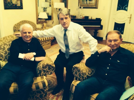 Экс-президенты Украины Леонид Кравчук и Леонид Кучма с президентом Украины Виктором Ющенко, 2007 год. «Ничего не изменится, если одного-единственного не будет: в данном случае — чистоты первых лиц, чтобы, как Ющенко говорил: «Ці руки нічого не крали»