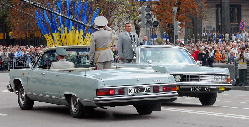 Евгений Кириллович принимает парад в День независимости Украины, 2003 год