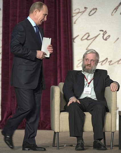 С Владимиром Путиным. «Это было два года назад на литературном собрании, которое в Москве организовывал потомок Льва Толстого»