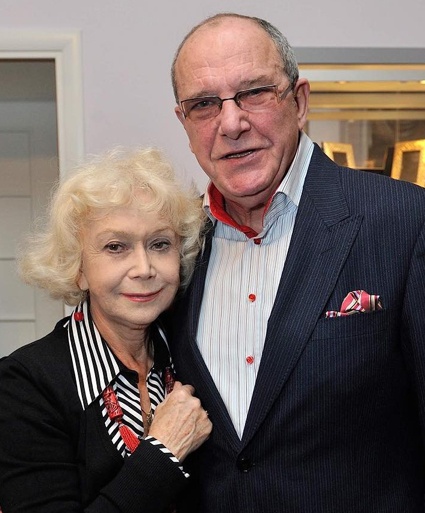 С коллегой по Театру Маяковского Светланой Немоляевой. «В этом театре многие звезды переработали. И уходили...»