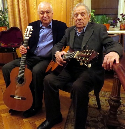 С Сергеем Никитиным. «Никитины звонят иногда, но что может нас сейчас объединить? Тогда — гитара Петра Ефимовича, а я на гитаре не играю»