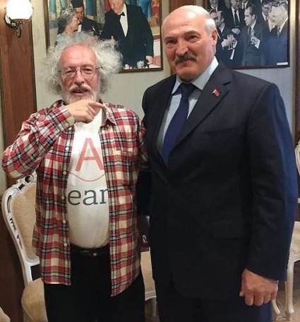 С президентом Беларуси Александром Лукашенко. «Сейчас мы видим, как чистят, обновляют союзный договор. Значит, взгляд в эту сторону есть»