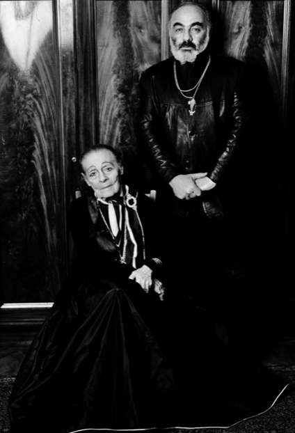 Муза поэта Маяковского Лиля Брик сыграла ключевую роль в освобождении Сергея Иосифовича. Супруг ее сестры Эльзы Триоле известный французский поэт и коммунист Луи Арагон во время визита в Москву в правительственной ложе Большого театра обратился с просьбой освободить Параджанова к самому Брежневу