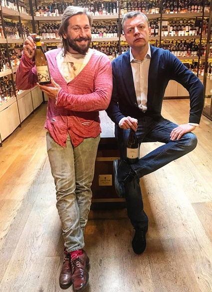 С Леонидом Парфеновым в своем винном магазине в Лондоне