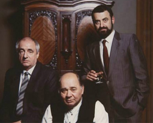 С Евгением Леоновым и Григорием Гориным. «Леонов был великий русский артист, когда его провожали в последний путь, очередь до Садового кольца тянулась. Горин был очень смел, остер на язык и вообще мыслитель»