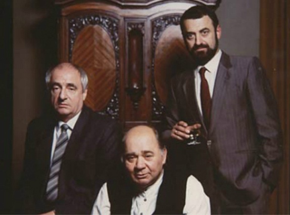 С Евгением Леоновым и Григорием Гориным. «Леонов был великий русский артист, когда его провожали в последний путь, очередь до Садового кольца тянулась. Горин был очень смел, остер на язык и вообще мыслитель»