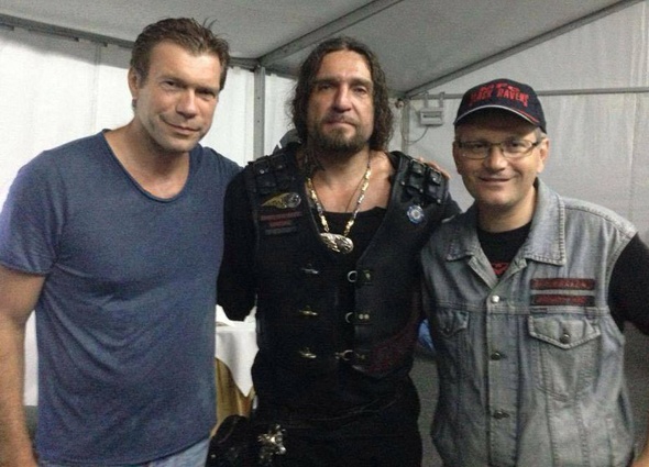 Экс-заместитель главы фракции Партия регионов, бывший первый спикер парламента Новороссии Олег Царев, основатель старейшего российского байкерского клуба «Ночные волки» Александр Залдостанов (по прозвищу Хирург) и Александр Вилкул. «С тех пор как у Залдостанова крыша отъехала, я общение прекратил, а Царев — человек несчастный: все, что в Украине у него было, потерял, и в России его кинули»