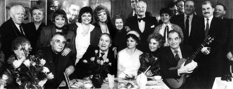 Владимир Зельдин среди коллег-кинематографистов: Евгений Матвеев, Николай Крючков, Вера Васильева, Петр Глебов, Иван Рыжов, Людмила Хитяева, Лариса Лужина, Алла Ларионова, Нина Сазонова, Кирилл Столяров и другие