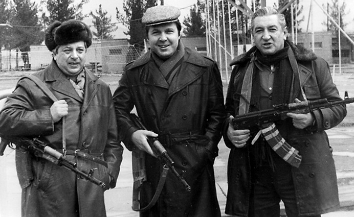 В Афганистане с Борисом Владимировым и Вадимом Тонковым, широко известными как Авдотья Никитична и Вероника Маврикиевна, 80-е годы