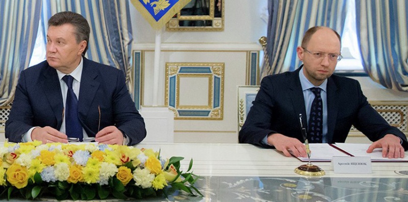 «Украинскую Конституцию он через Конституционный суд переписал под себя. Решил стать царем... Было понятно, что Янукович добьет всех»