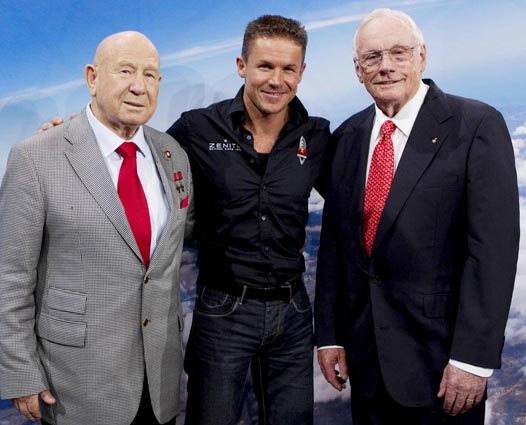 Алексей Леонов, австрийский парашютист, получивший всемирную известность благодаря прыжкам особой сложности, Феликс Баумгартнер и легендарный «луноход» Нил Армстронг. «Мы сами победу им уступили — имея на 100 процентов все, чтобы первыми Луну облететь»