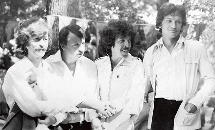 Александр Кутиков, Петр Подгородецкий, Андрей Макаревич и Валерий Ефремов во время съемок в музыкально-драматическом фильме Александра Стефановича «Душа», Ялта, 1981 год