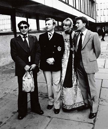 Спартак Мишулин, Михаил Державин, Наталья Селезнева и Андрей Миронов, конец 70-х. «Миша — хороший актер и человек симпатичный, Наташа остроумная, предприимчивая: очаровательное создание. Спартака не понимаю: там типажа нет, между какими-то стульями человек»