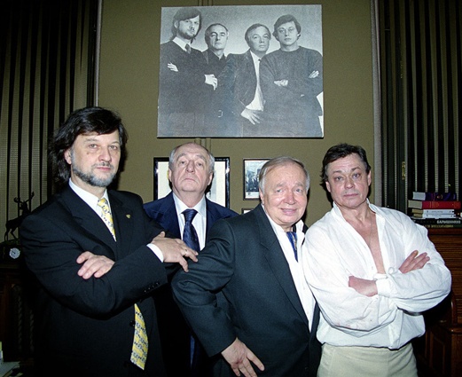 Создатели легендарной рок-оперы «Юнона» и «Авось» в театре «Ленком»: композитор Алексей Рыбников, режиссер Марк Захаров, поэт Андрей Вознесенский и исполнитель главной роли — графа Резанова Николай Караченцов, 80-е годы