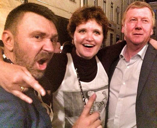 С кинорежиссером и телеведущей Авдотьей Смирновой и ее мужем политиком и экономистом Анатолием Чубайсом