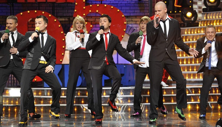 Юрий Крапов, Денис Манжосов, Елена Кравец, Владимир Зеленский, Степан Казанин, Евгений Кошевой и Александр Пикалов. «Квартал» до сих пор одна семья?». — «Конечно»