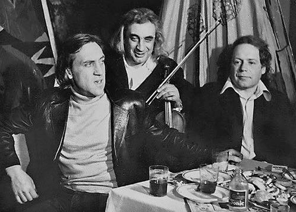 Владимир Высоцкий, Александр Якулов и Эдвард Радзинский после спектакля в цыганском театре «Ромэн», 70-е