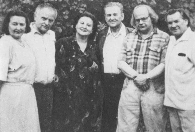 Дружина письменника Олеся Гончара Валентина, Дмитро Павличко, співачка Галина Колесник, Олесь Гончар, Іван Драч, диригент Володимир Колесник, Конча-Озерна, 1991 рік