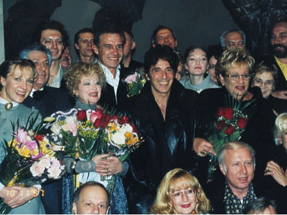 Елена Яковлева, Игорь Кваша, Марина Неелова, Сергей Гармаш, Галина Волчек и другие с Аль Пачино и Ванессой Рэдгрейв после спектакля Театра «Современник» «Вишневый сад» на Бродвее, США, 1997 год
