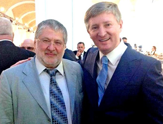 С Ринатом Ахметовым. «Скорее всего, он искренне рассчитывал, что все рассосется, как в 2005 рассосалось»