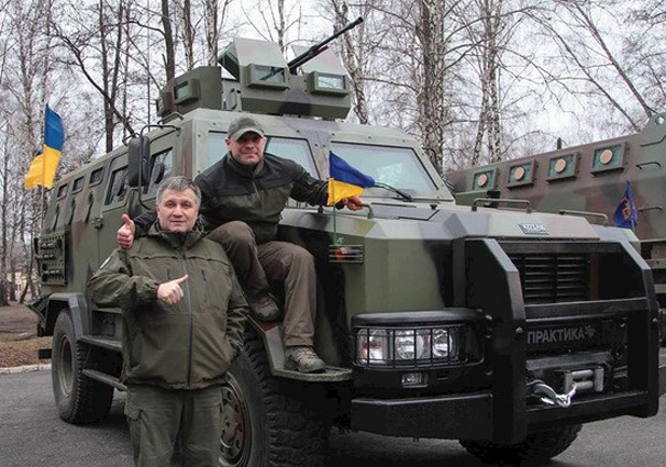 «У Арсена Борисовича все получается: ситуацию в стране удерживает, позиции свои отстаивает, а рейтинги высокими никогда не будут, Аваков же не первый человек в стране»