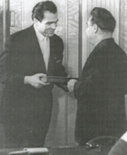 С Леонидом Брежневым, начало 60-х. «Я с ним общался, когда он еще относительно молодым был...»