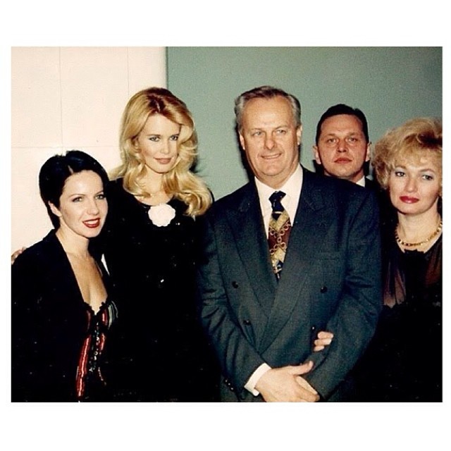 «Королева русской моды» 90-х Мила Ануфриева, знаменитая немецкая топ-модель Клаудиа Шиффер, Анатолий Собчак и Людмила Нарусова, 1992 год. «Анатолий первым из российских руководителей в Петербург Клаудиу Шиффер пригласил. Павлин такой...»