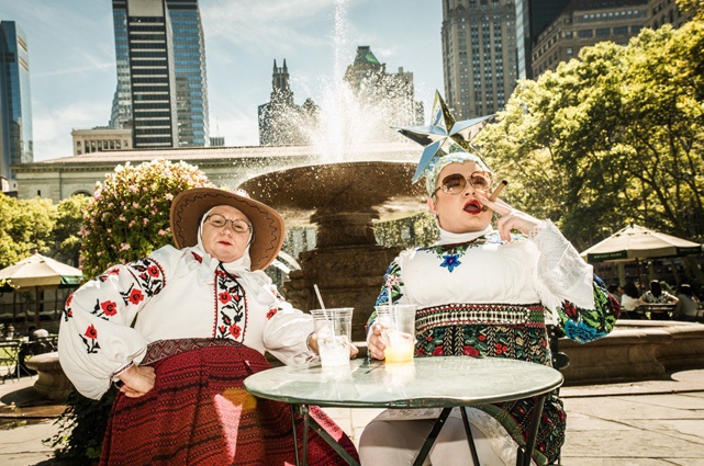 С «мамой» в Брайант-парке на Манхэттене, Нью-Йорк, США, 2015 год. «В Нью-Йорке мне очень хорошо было, и выдумывается там отлично»