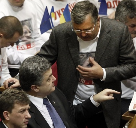 «Я дал Порошенко нормально, спокойно работать, но когда увидел один провал за другим, одну трагедию за другой, один скандал а другим и тотальное отсутствие правды — подал голос»