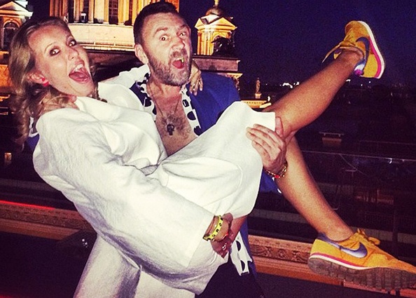 С Ксенией Собчак. «Я живу в провинции, и я лох, а ты, Ксюша, звезда. Меня не взяли в «Дом-2», короче, ты п...да»