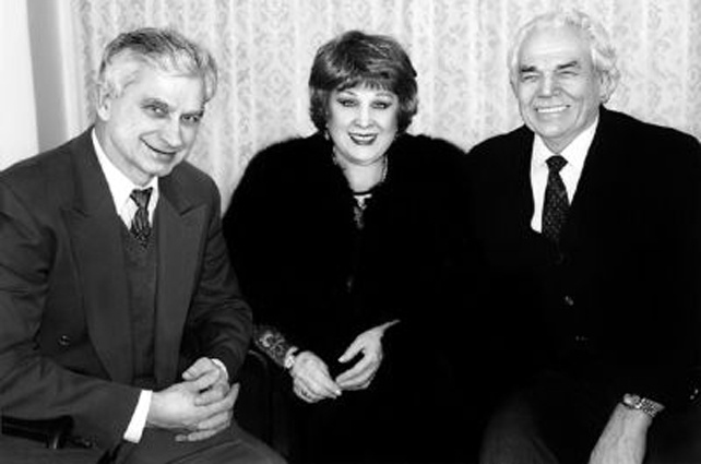 Корифеи украинской оперы Анатолий Соловьяненко, Евгения Мирошниченко и Дмитрий Гнатюк, 1997 год