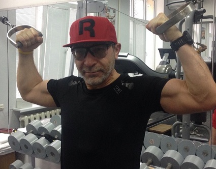 До покушения, которое сделало Кернеса инвалидом, Геннадий Адольфович много времени уделял физическим нагрузкам и вел активный образ жизни 