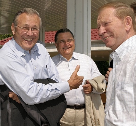 С министром обороны США Доналдом Рамсфелдом и Леонидом Кучмой