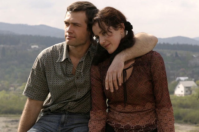 С Натальей Долей в сериале Андрея Дончика «Украденное счастье», 2005 год. «Когда понадобилось сыграть в «Украденном счастье», нашли меня в Москве. Видимо, чтобы прославить Украину, надо отсюда убежать по примеру Тараса Шевченко»