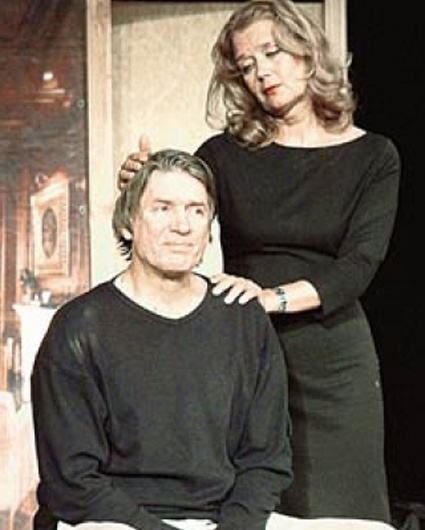 Последней постановкой, где Абдулов и Алферова вместе играли, был ленкомовский спектакль «Все проходит». «Я эту работу очень любила...»